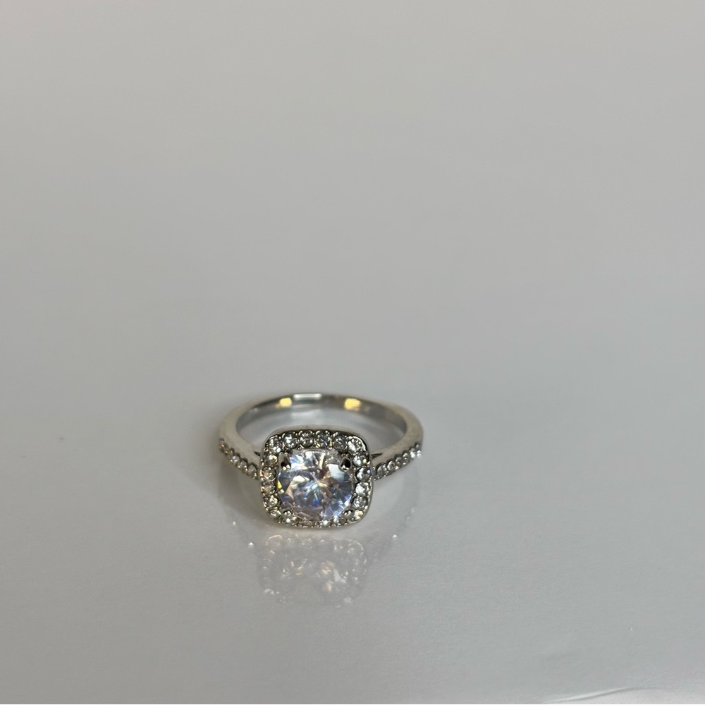 Silver Halo Round Cubic Zirconia & Rhinestones size 7 Ring -